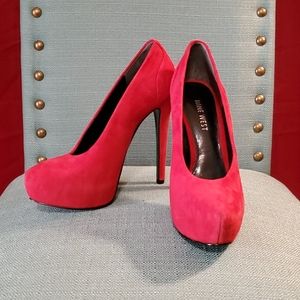 Sexy red platform stilettos! 💋